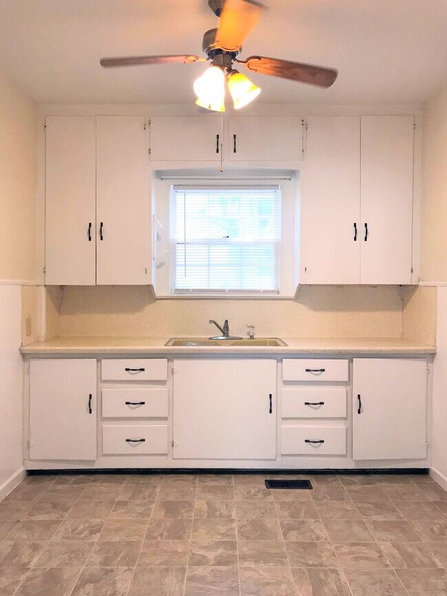 Building Photo - Cute 2 Bed 1 Bath in Good Neighborhood