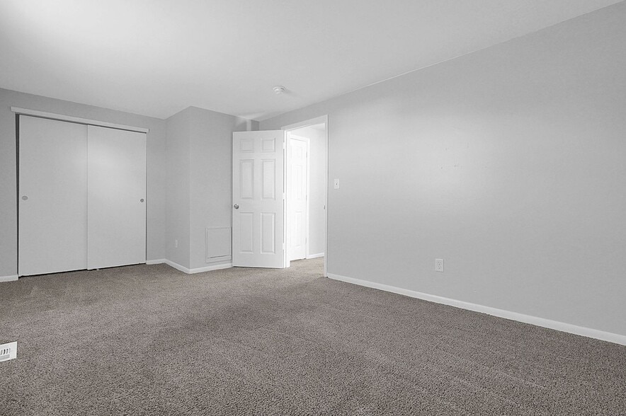 Building Photo - 1652 E 25th Ave