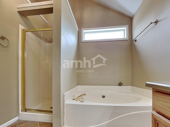 Building Photo - 3817 Majestic Ln SW
