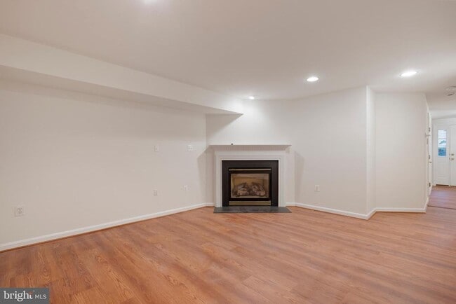 Building Photo - 4021 Fairfax Center Hunt Trail
