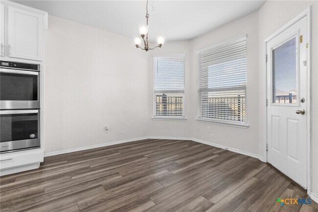 Building Photo - 309 Paddock Ln