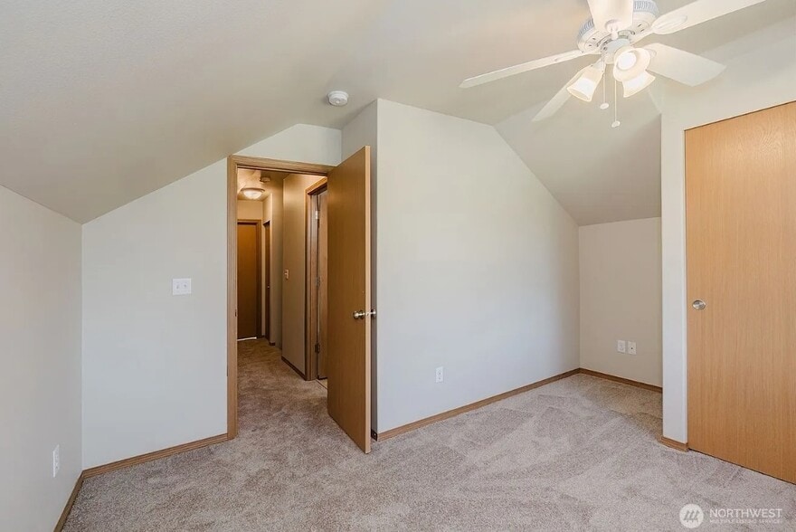 Bedroom 2 - 106 Goldenrod St