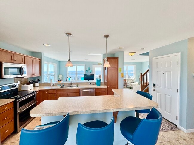 Building Photo - 39 Circle Beach Rd