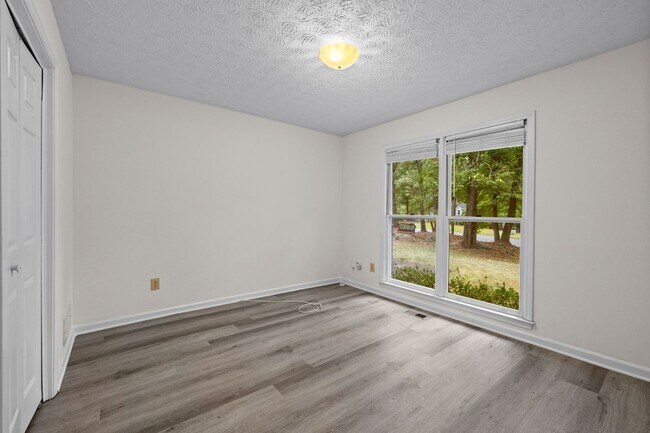 Building Photo - 110 Hunters Glen