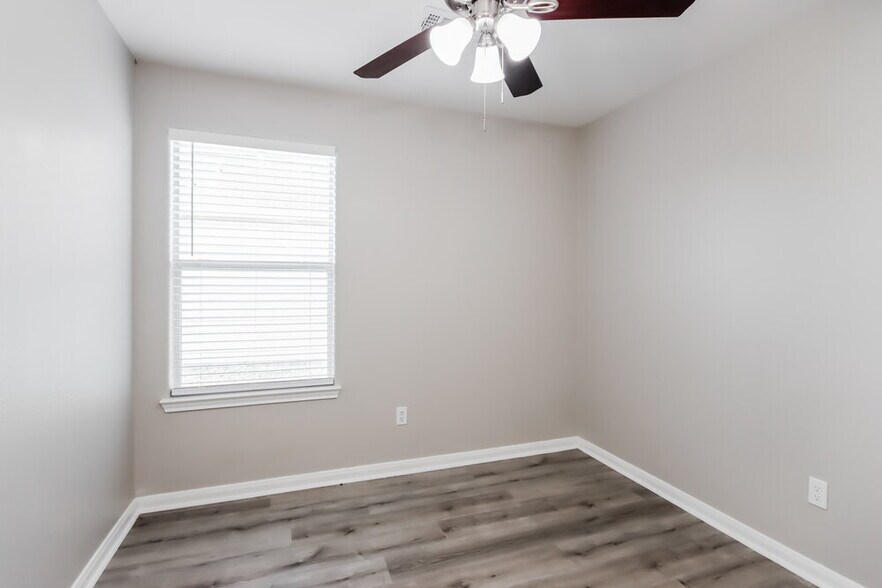 Building Photo - 28926 Trinity River Dr