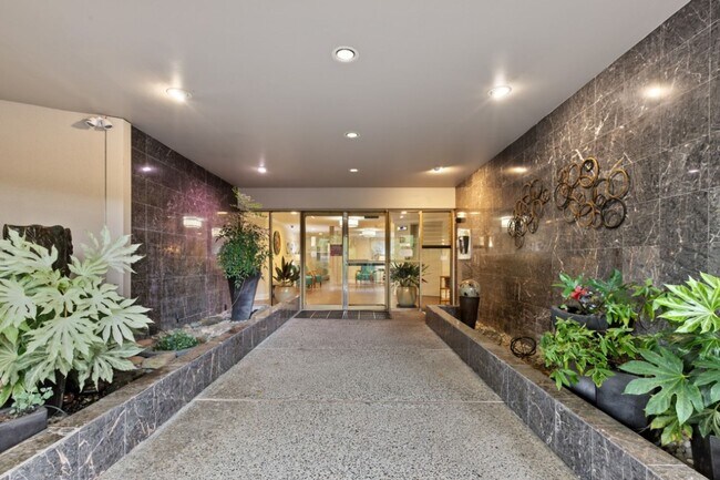 Building Photo - 1Bd/1Ba Edmonds Condo