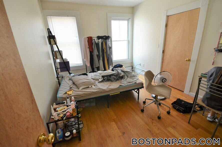 Building Photo - 35 Brookline St