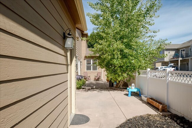 Building Photo - 2475 St Paul Dr