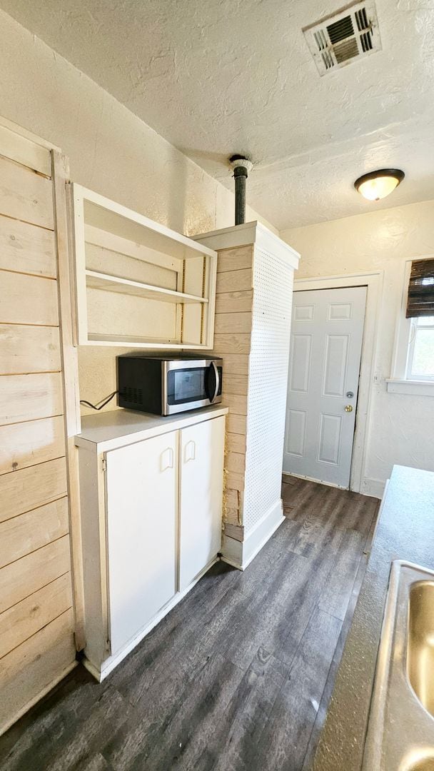 Building Photo - Duplex in the heart of historic NW OKC!