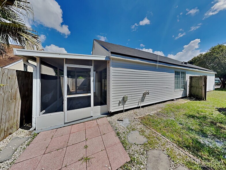 Building Photo - 7727 Mystic Point Ct W