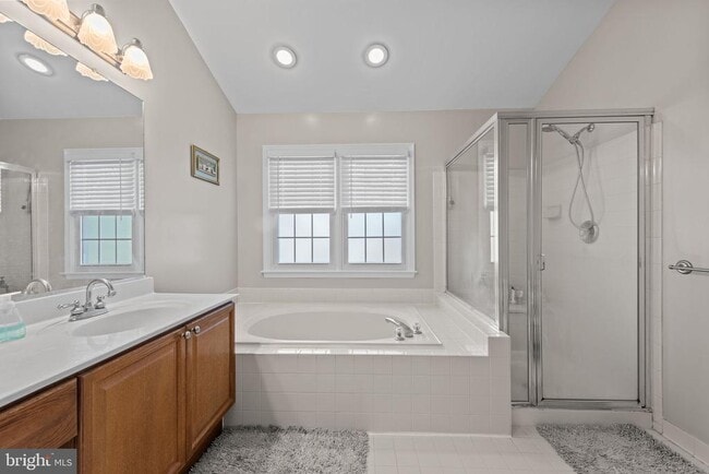 Building Photo - 8104 Creekview Dr