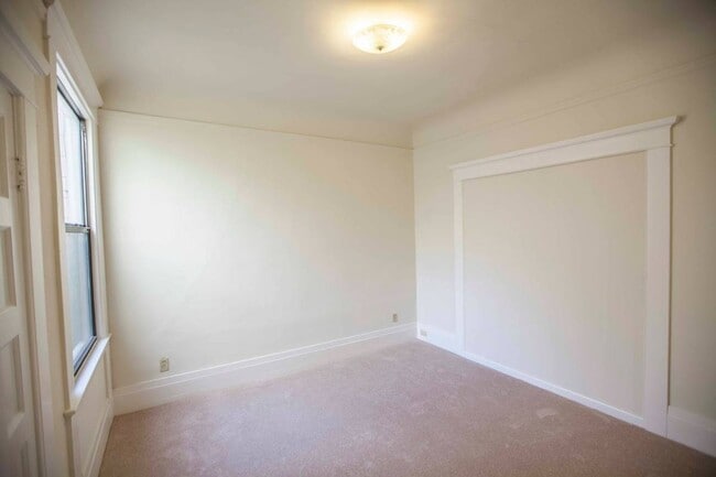 Building Photo - 422