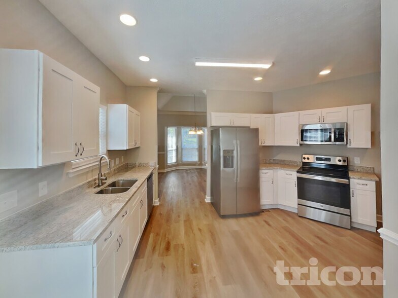 Building Photo - 6640 Sugar Valley Dr