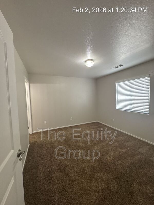 Building Photo - 2547 W Lark Ave