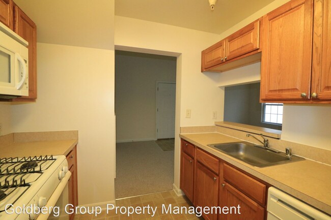 Building Photo - 6522 Lake Park Dr