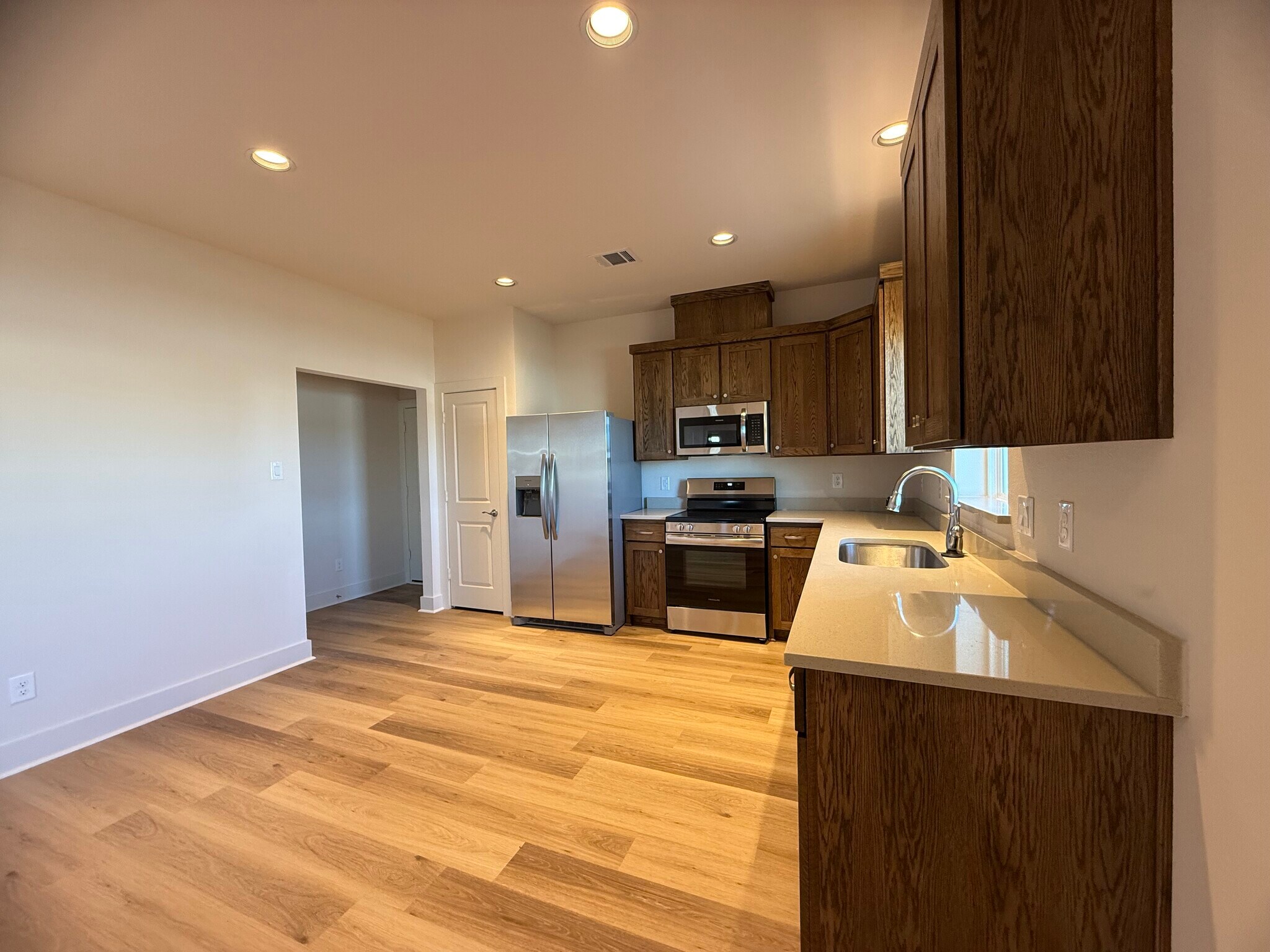 Building Photo - 207 Railroad Ave