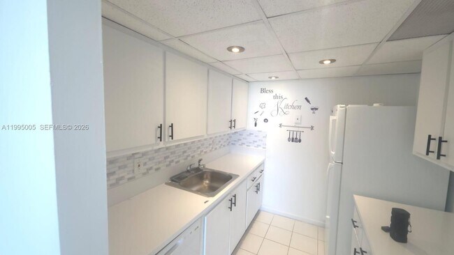 Building Photo - 2350 NE 135th St