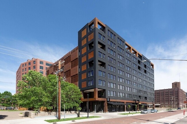 Building Photo - 728 N 3rd St