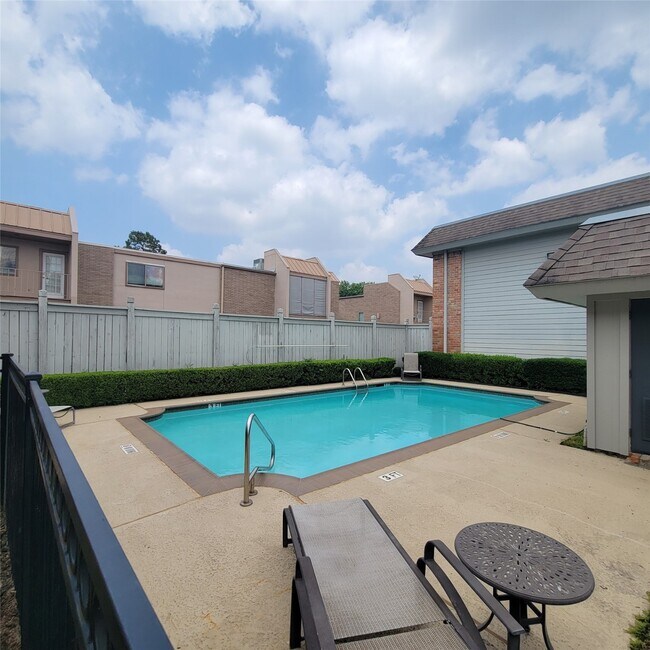 Building Photo - 1223 Augusta Dr