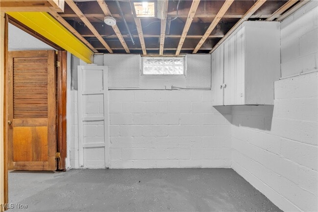 Building Photo - 19415 Shakerwood Rd
