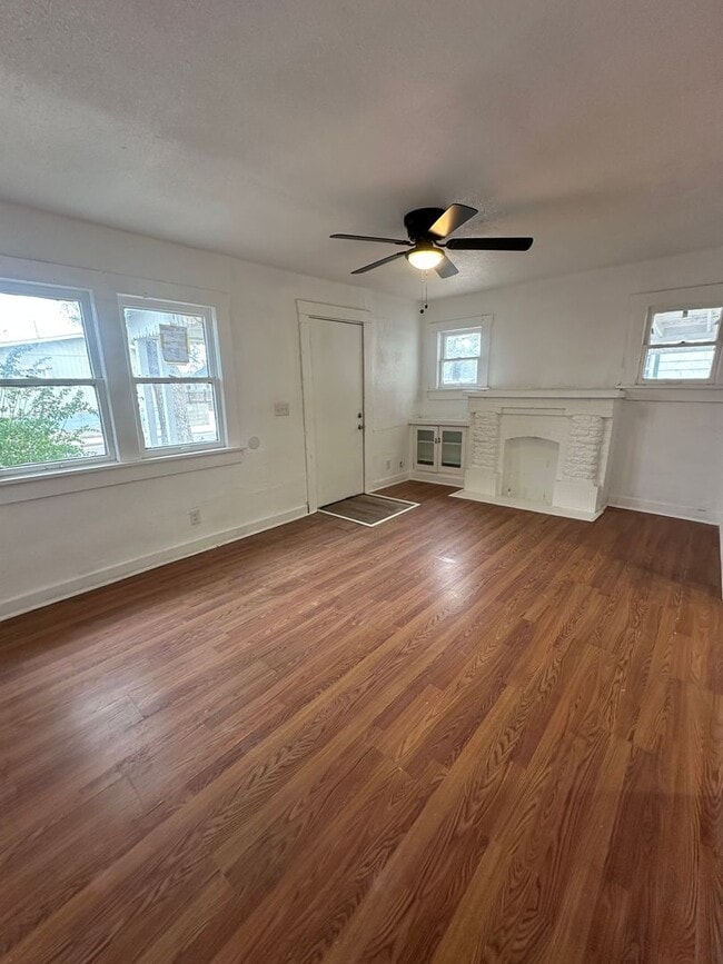 Building Photo - Cute 2 bed 1 bath Home