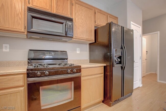 Building Photo - 27 Hudson Canyon St