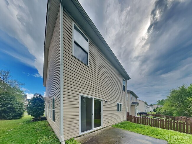 Building Photo - 4744 Abercromby St