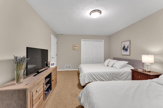 Building Photo - 6690 Green Valley Ct SE