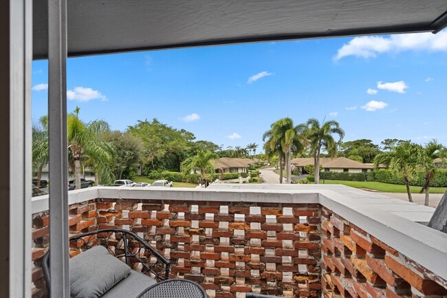 Building Photo - 404 Pine Tree Ct