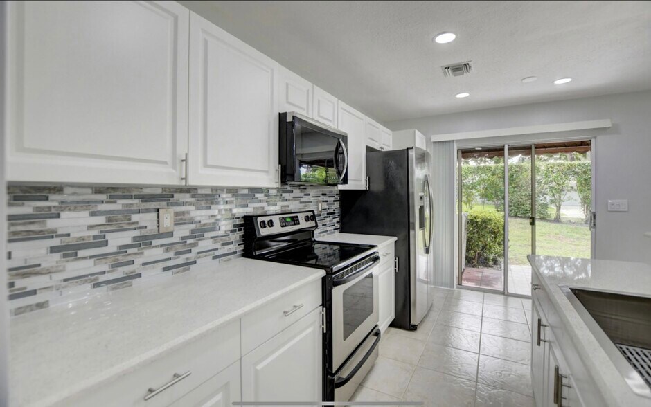 Building Photo - 5286 Sapphire Vly