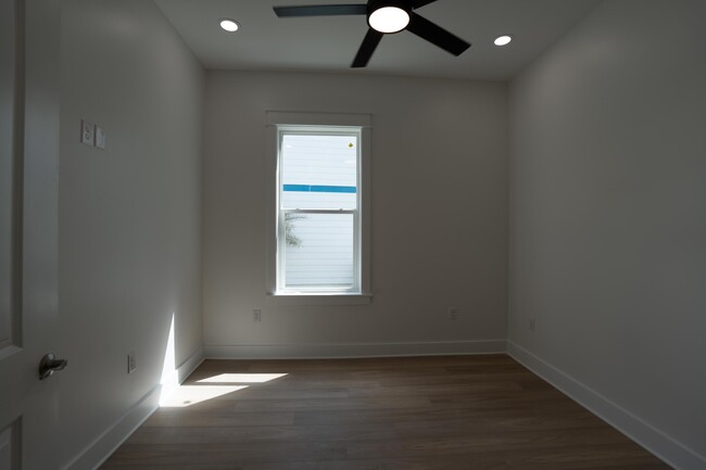 Building Photo - 98 Rearden Wy