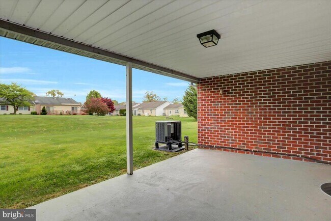 Building Photo - 2363 McCleary Dr