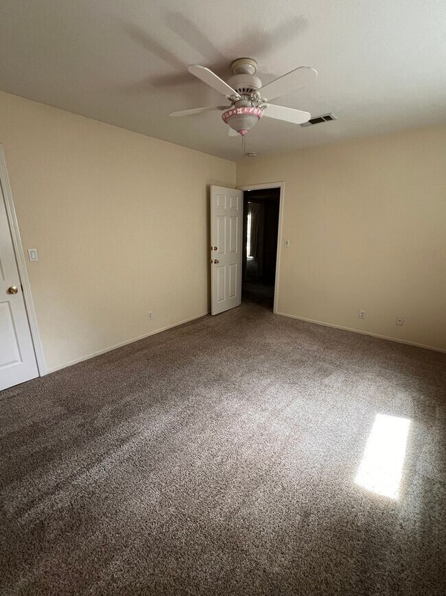 Building Photo - Newbury Park - Three bedroom, bonus room (could be 4th bedroom, 2.5 bathrooms