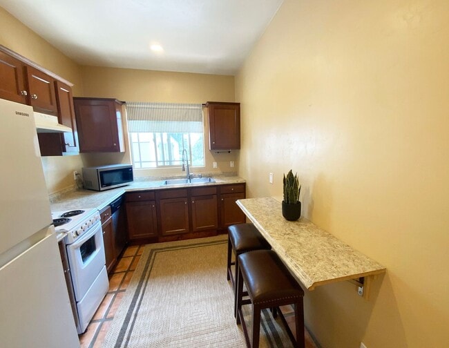 Building Photo - Large Private Yard with View- 1BD/BA ADU