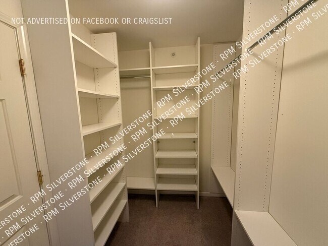 Building Photo - 3255 Camden Dr