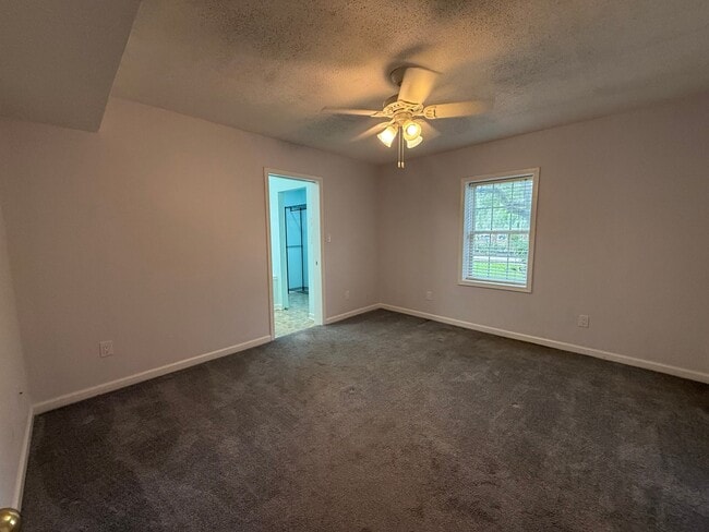 Building Photo - 120 N Pinewood Dr