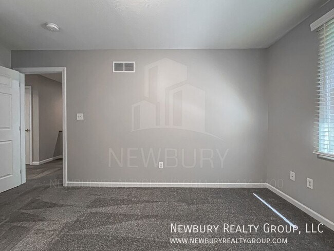 Building Photo - 135 Banksville Pl