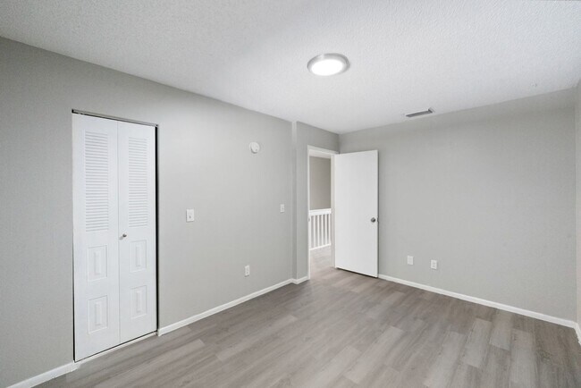 Building Photo - ***CUTE! Largo Townhome NOW *** 2 Bed. 1&1...