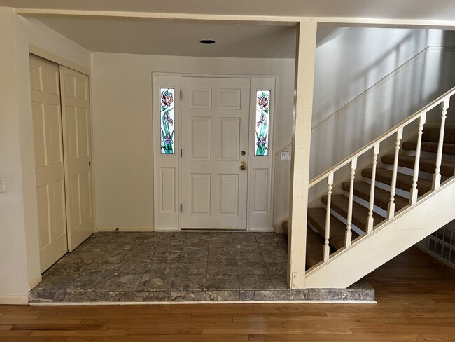 Building Photo - 11573 Viking Ave