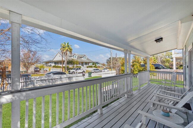 Building Photo - 5801 Avenue S 1/2