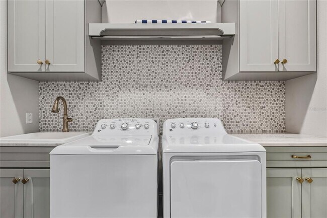 Building Photo - 459 20th Ave