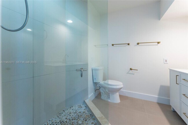 Building Photo - 636 Hibiscus Dr