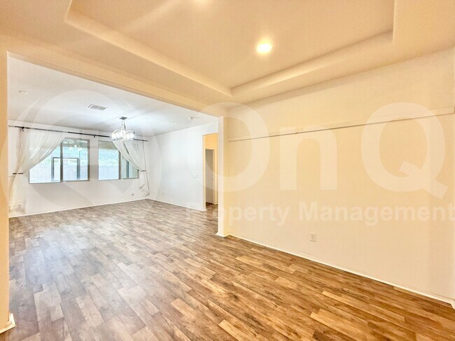 Building Photo - 7704 S 23rd Ln