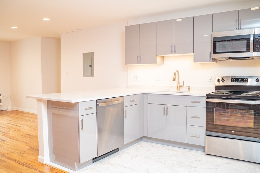 Primary Photo - Kenmore Apartments