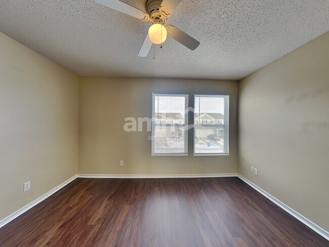 Building Photo - 1317 Central Park Dr