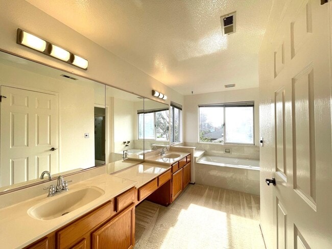 Building Photo - 4176 Bell Common