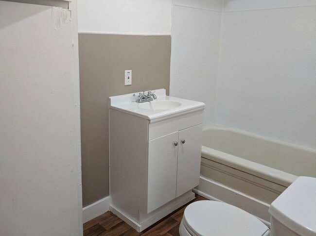 Building Photo - 1251 Kenneth St