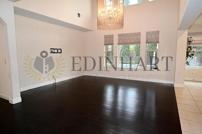 Building Photo - 11348 N Via Ventana Way
