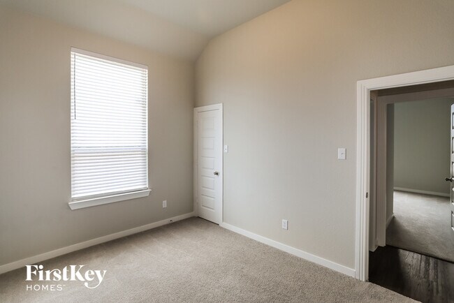 Building Photo - 1533 Wyler Dr