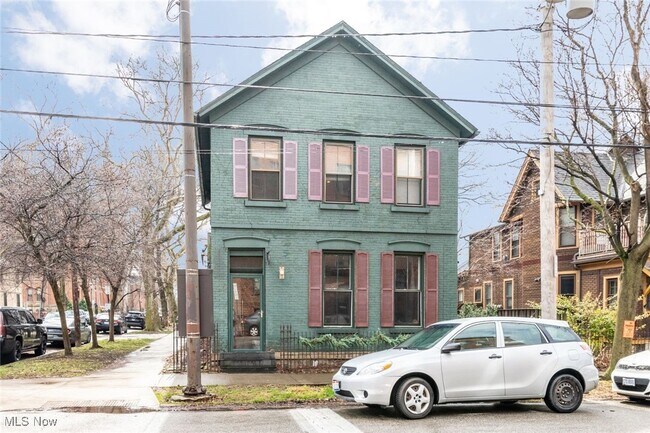 Primary Photo - 3001 Bridge Ave